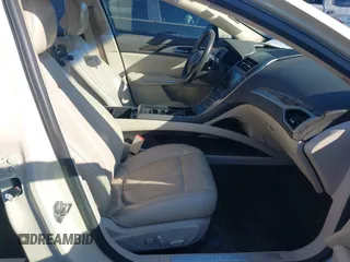 2016 Lincoln MKZ z VIN 3LN6L2G9XGR605070, wystawiony jako IAAI lot #41705442 z przebiegiem 136 565 mil mil oraz . Historia ofert i sprzedaży dostępna na DreamBid. Obrazek 5.