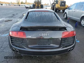 2010 Audi R8 z VIN WUAAUAFG0AN000963, wystawiony jako Copart lot #84955394 z przebiegiem 96 738 mil mil oraz Szkody całkowita. Historia ofert i sprzedaży dostępna na DreamBid. Obrazek 6.
