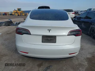 2020 Tesla Model 3 Standard Range Plus z VIN 5YJ3E1EA1LF660611, wystawiony jako IAAI lot #41856495 z przebiegiem 141 086 mil mil oraz . Historia ofert i sprzedaży dostępna na DreamBid. Obrazek 15.