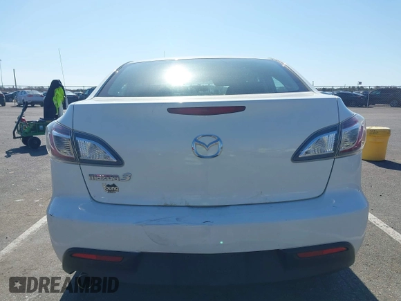 2011 Mazda Mazda3 i Touring with VIN JM1BL1VG0B1359034, listed as a IAAI auction lot 42069897 with 81,068 mi miles. Bid and sale history available at carsss.com. Image 16.