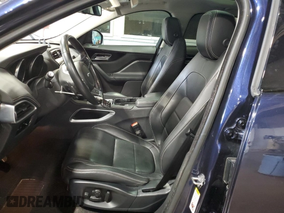 2017 Jaguar F-Pace 35t R-Sport z VIN SADCL2BV5HA495511, wystawiony jako Copart lot #61014195 z przebiegiem 50 143 mil mil oraz Szkoda całkowita • Salvage title. Historia ofert i sprzedaży dostępna na DreamBid. Obrazek 7.
