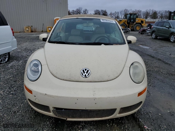 2010 Volkswagen New Beetle Convertible with VIN 3VWRW3AL7AM010374, listed as a Copart auction lot 85383544 with NaN miles and Clean Title. Bid and sale history available at carsss.com. Image 5.