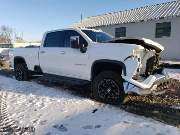 2020 Chevrolet Silverado 3500HD LTZ with VIN 1GC4YUEYXLF162638, listed as a Copart auction lot 43753235 with 123,879 mi miles and Salvage Title. Bid and sale history available at carsss.com. Image 4.