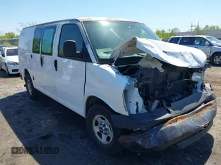2007 GMC Savana Cargo with VIN 1GTFG15X471232980, listed as a IAAI auction lot 42097893 with 104,328 mi miles. Bid and sale history available at carsss.com. Image 1.