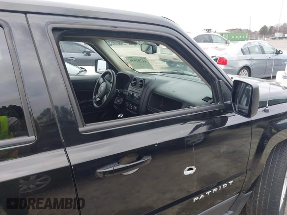 2016 Jeep Patriot Sport z VIN 1C4NJPBA9GD734320, wystawiony jako IAAI lot #41762036 z przebiegiem 121 945 mil mil oraz . Historia ofert i sprzedaży dostępna na DreamBid. Obrazek 16.
