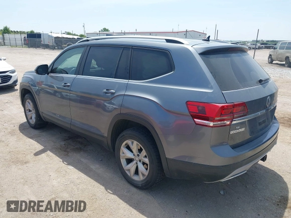 2018 Volkswagen Atlas SE with VIN 1V2KR2CA2JC585922, listed as a IAAI auction lot 42488658 with 105,878 mi miles and . Bid and sale history available at DreamBid. Image 3.