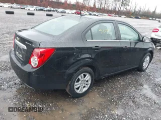 2012 Chevrolet Sonic LT z VIN 1G1JC5SH2C4201478, wystawiony jako IAAI lot #40933718 z przebiegiem 140 077 mil mil oraz . Historia ofert i sprzedaży dostępna na DreamBid. Obrazek 4.