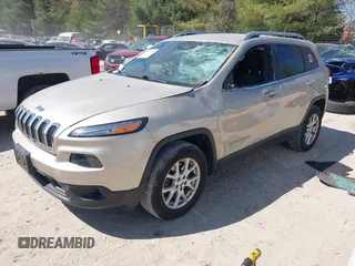 2014 Jeep Cherokee Latitude z VIN 1C4PJMCS3EW197492, wystawiony jako IAAI lot #42216470 z przebiegiem 125 156 mil mil oraz . Historia ofert i sprzedaży dostępna na DreamBid. Obrazek 17.