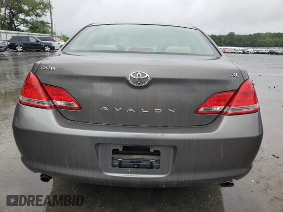 2005 Toyota Avalon XL z VIN 4T1BK36BX5U017137, wystawiony jako Copart lot #57623495 z przebiegiem 130 875 mil mil oraz Szkoda całkowita • Salvage title. Historia ofert i sprzedaży dostępna na DreamBid. Obrazek 6.
