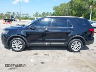 2018 Ford Explorer XLT z VIN 1FM5K8D89JGC38674, wystawiony jako IAAI lot #42277468 z przebiegiem 131 664 mil mil oraz . Historia ofert i sprzedaży dostępna na DreamBid. Obrazek 14.