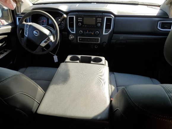 2017 Nissan Titan with VIN 1N6AA1F13HN552434, listed as a Copart auction lot 83294434 with 199,500 mi miles and Salvage title. Bid and sale history available at DreamBid. Image 8.