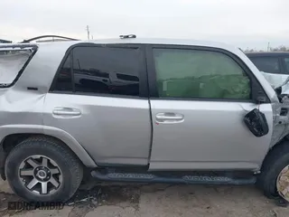 2020 Toyota 4Runner SR5 with VIN JTEBU5JR6L5803471, listed as a IAAI auction lot 41311490 with 1 mi miles. Bid and sale history available at carsss.com. Image 12.