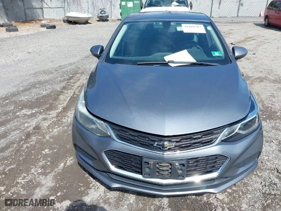 2018 Chevrolet Cruze LT with VIN 1G1BE5SM6J7155385, listed as a IAAI auction lot 41889507 with NaN miles. Bid and sale history available at carsss.com. Image 11.
