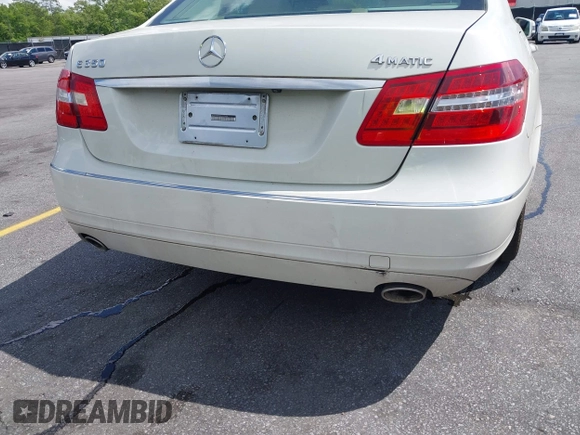 2011 Mercedes-Benz E-Class E 350 Luxury with VIN WDDHF8HB0BA422696, listed as a IAAI auction lot 42006732 with 147,653 mi miles. Bid and sale history available at carsss.com. Image 14.