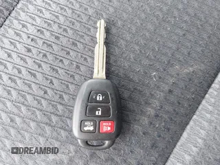 2015 Toyota Camry XLE z VIN 4T1BF1FK7FU009782, wystawiony jako IAAI lot #42366251 z przebiegiem 302 295 mil mil oraz . Historia ofert i sprzedaży dostępna na DreamBid. Obrazek 11.