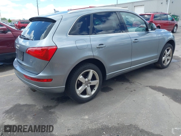 2010 Audi Q5 Premium Plus z VIN WA1LKAFP2AA098178, wystawiony jako IAAI lot #42275676 z przebiegiem 108 640 mil mil oraz . Historia ofert i sprzedaży dostępna na DreamBid. Obrazek 4.
