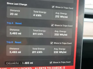 2025 Tesla Model Y Long Range with VIN 7SAYGDED6SF227475, listed as a Copart auction lot 42634345 with 3,493 mi miles and Salvage Title. Bid and sale history available at DreamBid. Image 9.