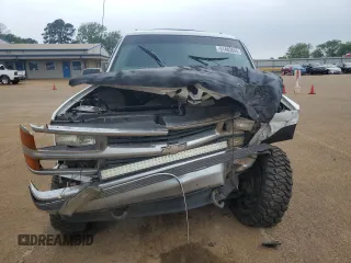 1998 Chevrolet Tahoe z VIN 3GNEK18R0WG147603, wystawiony jako Copart lot #51483845 z przebiegiem 187 582 mil mil oraz Szkoda całkowita • Salvage title. Historia ofert i sprzedaży dostępna na DreamBid. Obrazek 5.