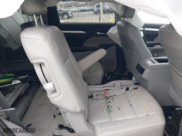 2019 Toyota Highlander SE with VIN 5TDJZRFH7KS952229, listed as a IAAI auction lot 41724179 with 107,315 mi miles. Bid and sale history available at carsss.com. Image 8.