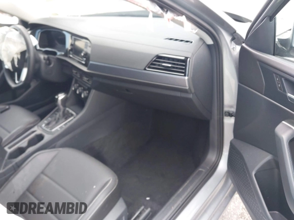 2024 Volkswagen Jetta SE z VIN 3VWEM7BU9RM057291, wystawiony jako IAAI lot #42346409 z przebiegiem 22 301 mil mil oraz . Historia ofert i sprzedaży dostępna na DreamBid. Obrazek 5.