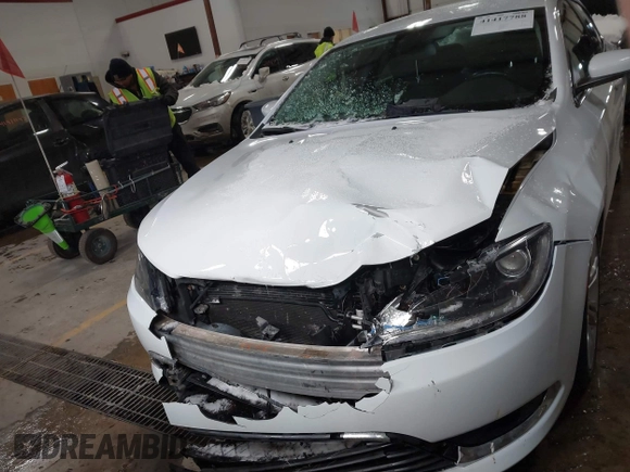 2015 Chrysler 200 Limited with VIN 1C3CCCAG5FN736711, listed as a IAAI auction lot 41417788 with 65,214 mi miles. Bid and sale history available at carsss.com. Image 12.