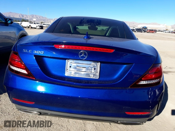 2018 Mercedes-Benz SLC 300 z VIN WDDPK3JA5JF153267, wystawiony jako Copart lot #40663664 z przebiegiem 45 281 mil mil oraz . Historia ofert i sprzedaży dostępna na DreamBid. Obrazek 6.