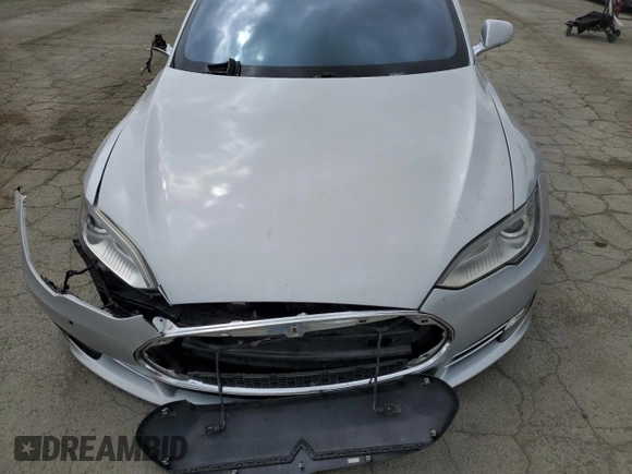 2014 Tesla Model S 60 z VIN 5YJSA1H11EFP43395, wystawiony jako Copart lot #54653845 z przebiegiem 120 180 mil mil oraz Szkoda całkowita • Salvage title. Historia ofert i sprzedaży dostępna na DreamBid. Obrazek 11.