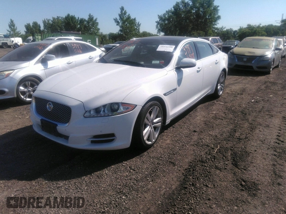 2013 Jaguar XJ Portfolio z VIN SAJWJ2GD9D8V46428, wystawiony jako IAAI lot #39476908 z przebiegiem 121 344 mil mil oraz . Historia ofert i sprzedaży dostępna na DreamBid. Obrazek 2.