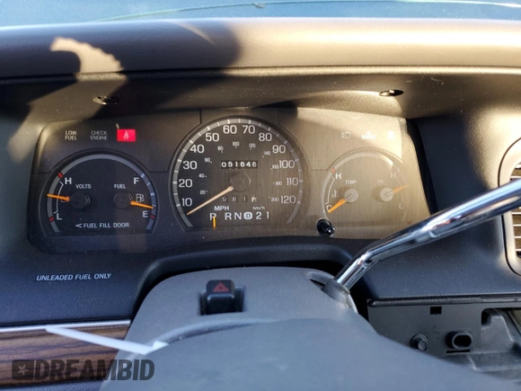 1996 Ford Crown Victoria LX z VIN 2FALP74W0TX205507, wystawiony jako Copart lot #85310874 z przebiegiem 51 646 mil mil oraz Szkoda całkowita • Salvage title. Historia ofert i sprzedaży dostępna na DreamBid. Obrazek 9.