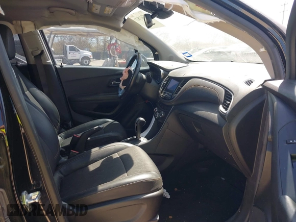 2022 Chevrolet Trax LT with VIN KL7CJLSM9NB516913, listed as a IAAI auction lot 41747827 with 103,121 mi miles. Bid and sale history available at carsss.com. Image 5.