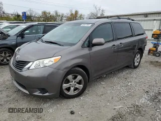 2013 Toyota Sienna LE AAS z VIN 5TDKK3DC2DS388232, wystawiony jako Copart lot #80927394 z przebiegiem 160 332 mil mil oraz Szkoda całkowita • Salvage title. Historia ofert i sprzedaży dostępna na DreamBid. Obrazek 1.