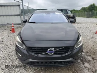 2017 Volvo S60 Dynamic z VIN YV126MFL2H2439758, wystawiony jako Copart lot #59718545 z przebiegiem 54 857 mil mil oraz Szkoda całkowita • Salvage title. Historia ofert i sprzedaży dostępna na DreamBid. Obrazek 5.