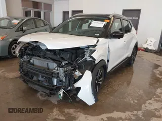 2019 Nissan Kicks SR with VIN 3N1CP5CU7KL538238, listed as a IAAI auction lot 41688621 with 40,142 mi miles. Bid and sale history available at carsss.com. Image 6.