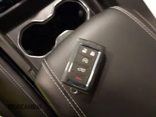 2025 Jeep Grand Cherokee Limited z VIN 1C4RJKBG6S8675253, wystawiony jako IAAI lot #42503091 z przebiegiem 4 975 mil mil oraz . Historia ofert i sprzedaży dostępna na DreamBid. Obrazek 11.