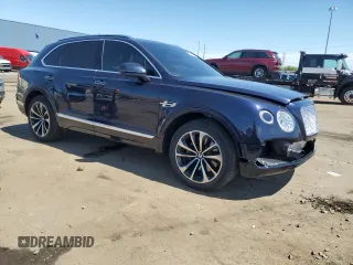 2017 Bentley Bentayga W12 z VIN SJAAC2ZV2HC014547, wystawiony jako Copart lot #57488755 z przebiegiem 63 359 mil mil oraz Tytuł czysty. Historia ofert i sprzedaży dostępna na DreamBid. Obrazek 4.