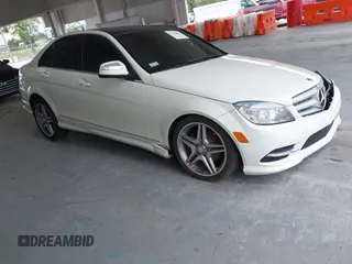 2008 Mercedes-Benz C 300 Sport z VIN WDDGF54X98R025557, wystawiony jako IAAI lot #42399405 z przebiegiem 110 805 mil mil oraz . Historia ofert i sprzedaży dostępna na DreamBid. Obrazek 1.