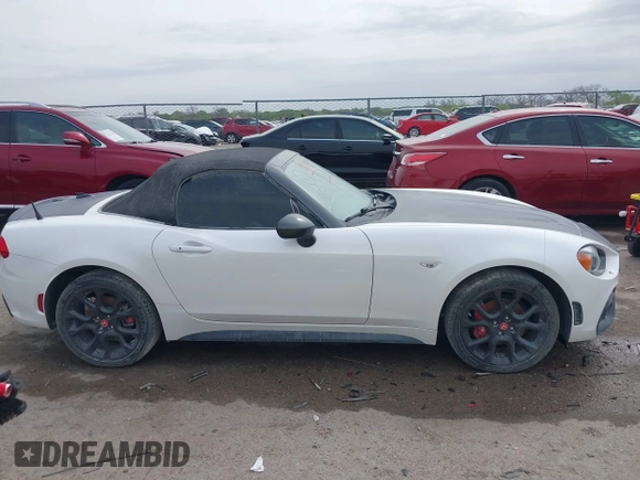 2018 FIAT 124 Spider Classica z VIN JC1NFAEK7J0138623, wystawiony jako IAAI lot #41919114 z przebiegiem 26 327 mil mil oraz . Historia ofert i sprzedaży dostępna na DreamBid. Obrazek 13.