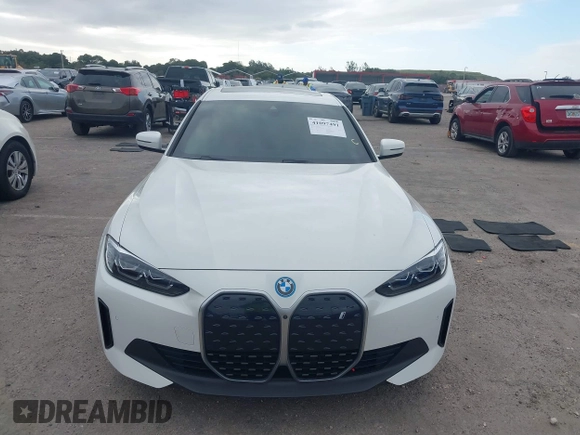 2023 BMW i4 eDrive40 z VIN WBY73AW02PFP24894, wystawiony jako IAAI lot #41097491 z przebiegiem 26 815 mil mil oraz . Historia ofert i sprzedaży dostępna na DreamBid. Obrazek 12.