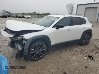 2023 Mazda CX-50 S Premium Plus z VIN 7MMVABEM0PN133946, wystawiony jako Copart lot #51903995 z przebiegiem 24 343 mil mil oraz Szkoda całkowita • Salvage title. Historia ofert i sprzedaży dostępna na DreamBid. Obrazek 1.