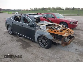2017 Kia Cadenza Premium with VIN KNALC4J18H5036467, listed as a IAAI auction lot 39302671 with 1 mi miles. Bid and sale history available at carsss.com. Image 1.