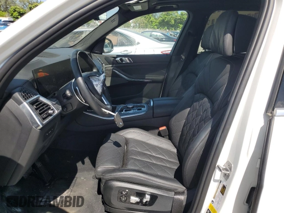 2024 BMW X5 xDrive40i z VIN 5UX23EU04R9T59544, wystawiony jako Copart lot #55708135 z przebiegiem 23 706 mil mil oraz Tytuł czysty. Historia ofert i sprzedaży dostępna na DreamBid. Obrazek 7.