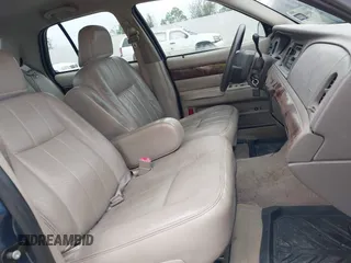 2010 Mercury Grand Marquis LS z VIN 2MEBM7FV6AX612245, wystawiony jako IAAI lot #41969143 z przebiegiem 83 737 mil mil oraz . Historia ofert i sprzedaży dostępna na DreamBid. Obrazek 5.