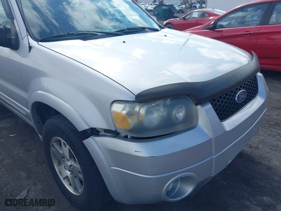 2005 Ford Escape Limited with VIN 1FMYU94125KA81010, listed as a IAAI auction lot 41865373 with 123,972 mi miles. Bid and sale history available at carsss.com. Image 6.