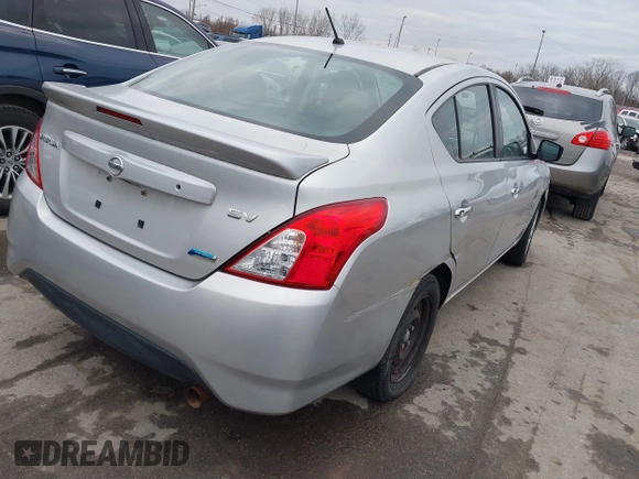 2016 Nissan Versa S z VIN 3N1CN7AP6GL868104, wystawiony jako IAAI lot #41820817 z przebiegiem 146 701 mil mil oraz . Historia ofert i sprzedaży dostępna na DreamBid. Obrazek 4.