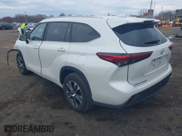 2023 Toyota Highlander L z VIN 5TDKDRBH5PS508850, wystawiony jako IAAI lot #42000739 z przebiegiem 35 914 mil mil oraz . Historia ofert i sprzedaży dostępna na DreamBid. Obrazek 3.