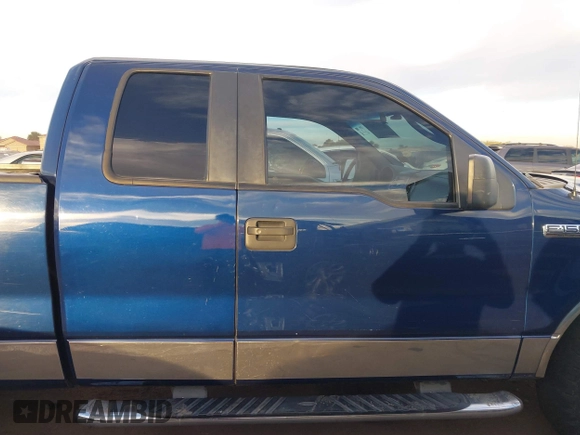 2007 Ford F-150 XLT z VIN 1FTPX14V27FB70552, wystawiony jako IAAI lot #41492410 z przebiegiem 247 114 mil mil oraz . Historia ofert i sprzedaży dostępna na DreamBid. Obrazek 13.