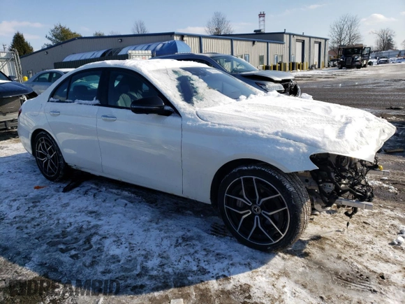 2021 Mercedes-Benz E-Class E 450 with VIN W1KZF5KB7MA947527, listed as a Copart auction lot 89355955 with 31,386 mi miles and Salvage Title. Bid and sale history available at carsss.com. Image 4.