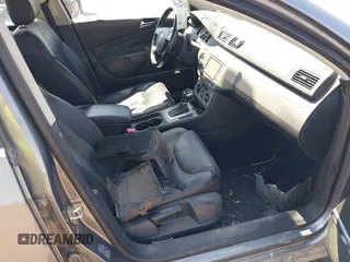 2006 Volkswagen Passat Lux z VIN WVWEK93C66E032649, wystawiony jako IAAI lot #42516172 z przebiegiem 215 070 mil mil oraz . Historia ofert i sprzedaży dostępna na DreamBid. Obrazek 5.