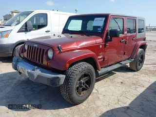 2008 Jeep Wrangler Unlimited Sahara z VIN 1J4GA59168L551896, wystawiony jako IAAI lot #42173185 z przebiegiem 192 394 mil mil oraz . Historia ofert i sprzedaży dostępna na DreamBid. Obrazek 2.