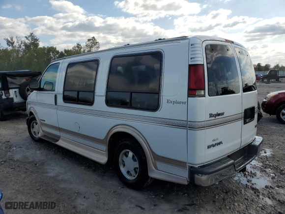 2000 GMC Savana Cargo Van YF7 Upfitter with VIN 1GDFG15R1Y1121592, listed as a Copart auction lot 72927304 with 108,871 mi miles and Salvage Title. Bid and sale history available at carsss.com. Image 2.